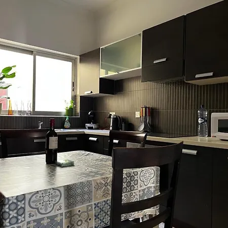 Bright In Touristic Area Apartament