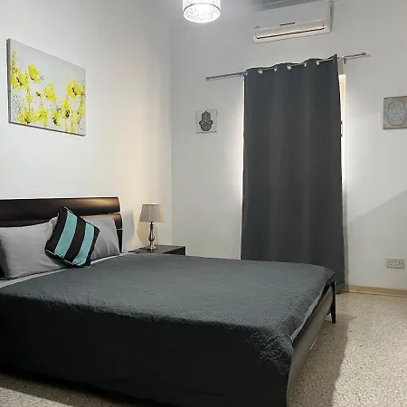 Bright In Touristic Area Apartament *