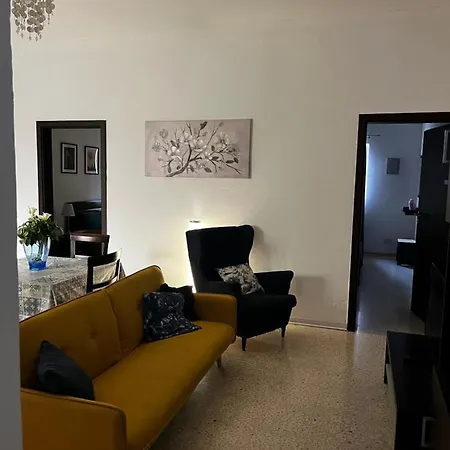 Bright In Touristic Area Apartament
